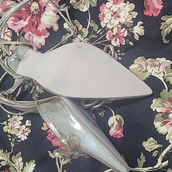 Heels - Picture 4 of 4